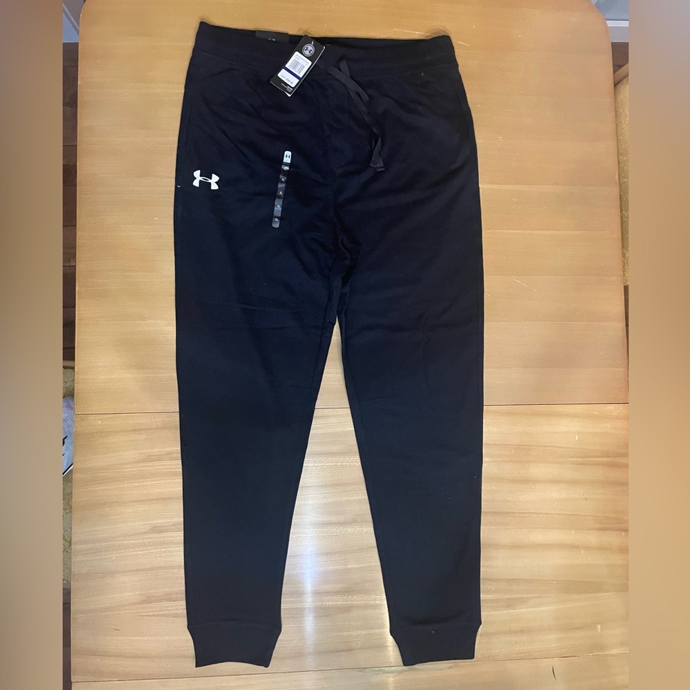 Under Armour men’s joggers with drawstring and pockets NWT